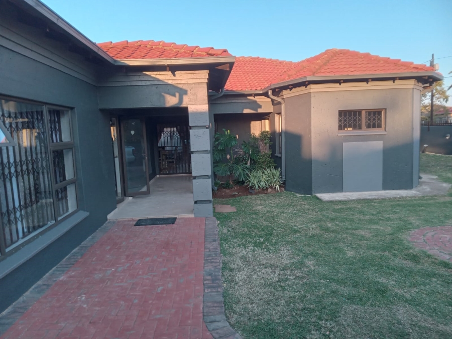 3 Bedroom Property for Sale in Westonaria Gauteng