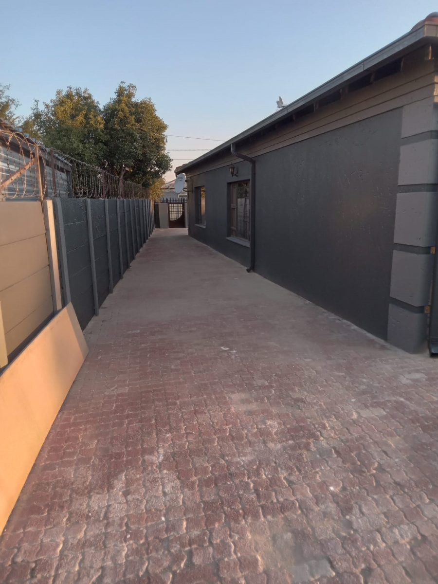 3 Bedroom Property for Sale in Westonaria Gauteng