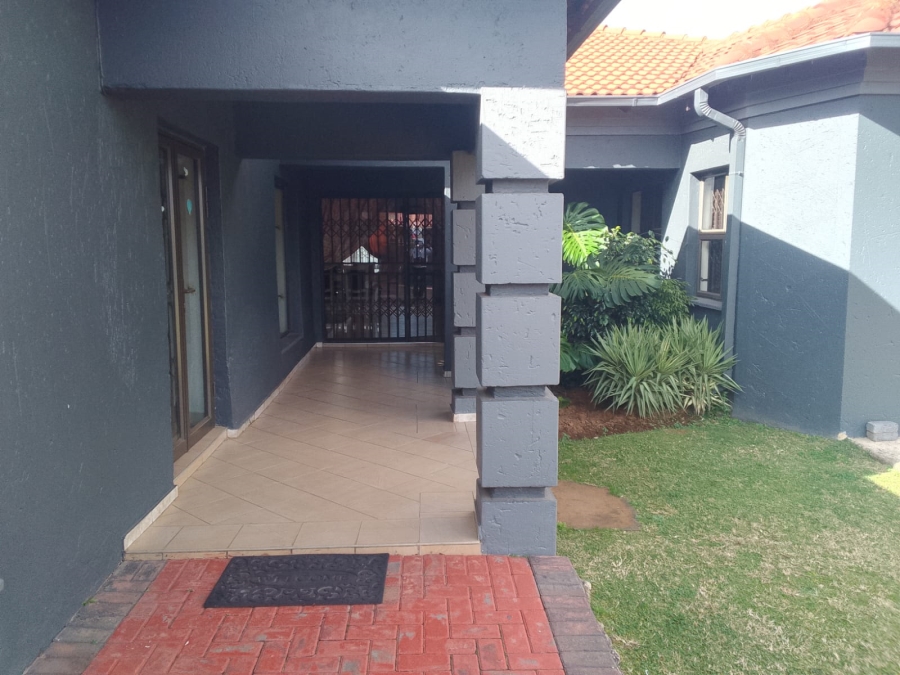 3 Bedroom Property for Sale in Westonaria Gauteng