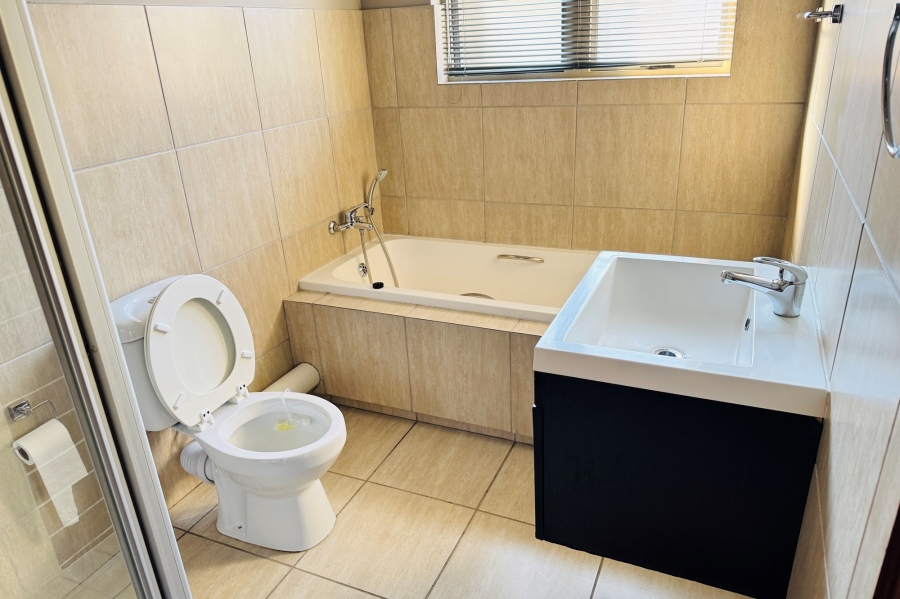 To Let 3 Bedroom Property for Rent in Noordwyk Gauteng