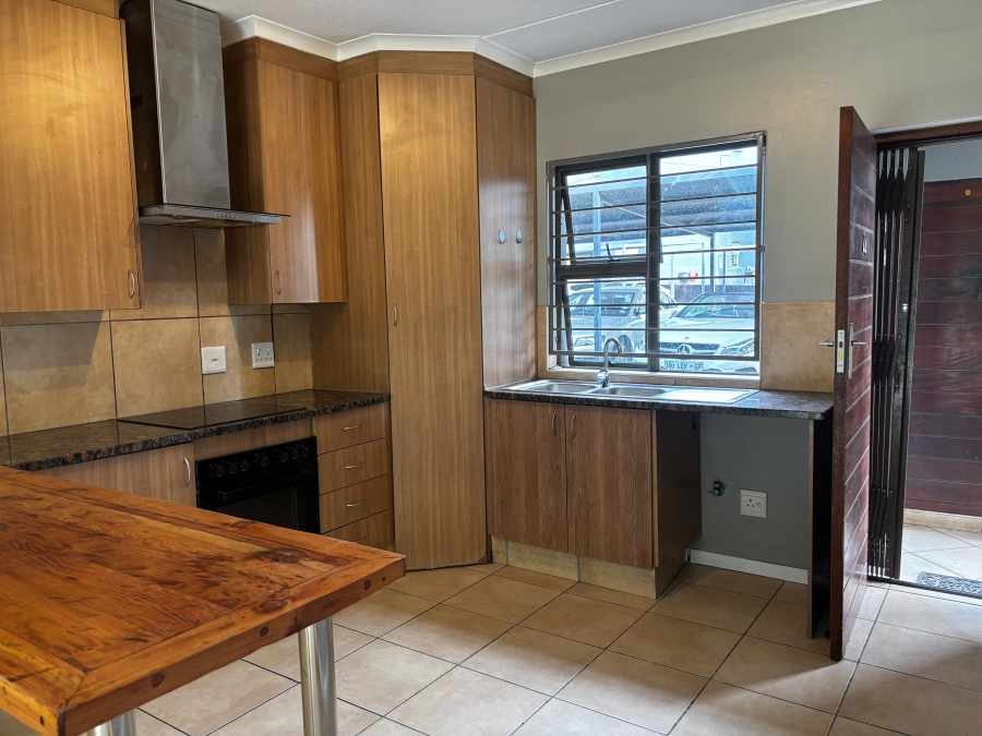 2 Bedroom Property for Sale in Greenstone Hill Gauteng