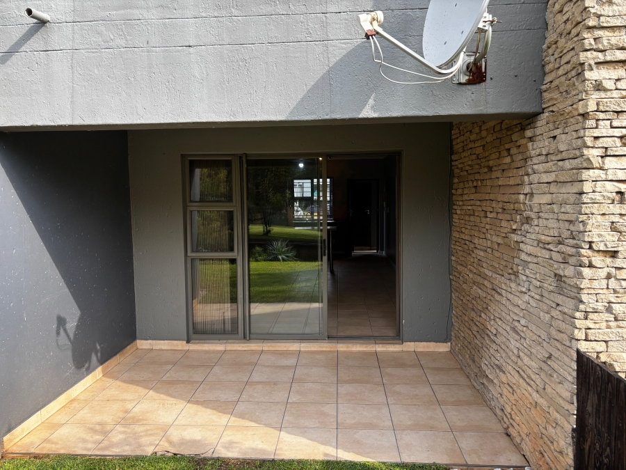 2 Bedroom Property for Sale in Greenstone Hill Gauteng