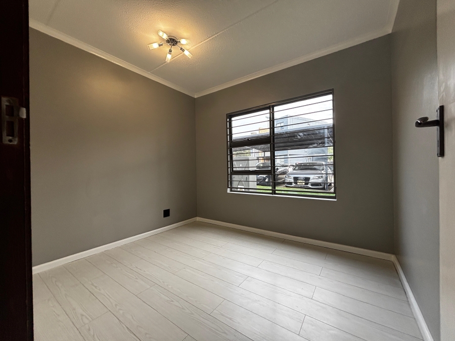 2 Bedroom Property for Sale in Greenstone Hill Gauteng