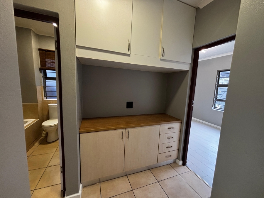 2 Bedroom Property for Sale in Greenstone Hill Gauteng
