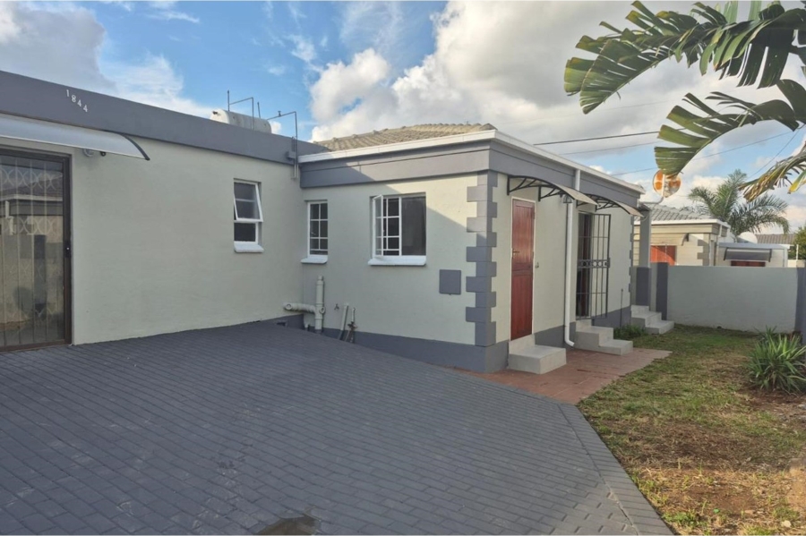 To Let 2 Bedroom Property for Rent in Noordwyk Gauteng
