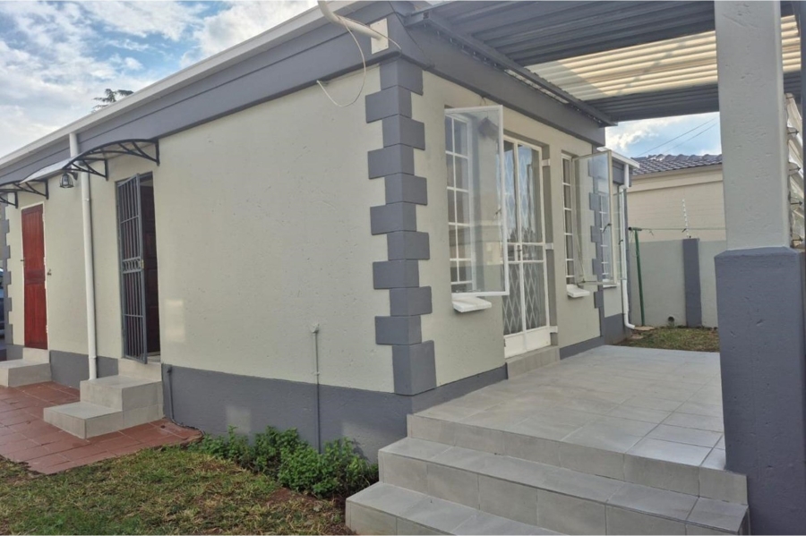 To Let 2 Bedroom Property for Rent in Noordwyk Gauteng
