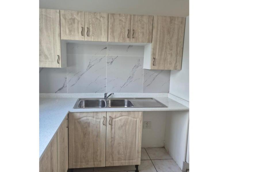 To Let 2 Bedroom Property for Rent in Noordwyk Gauteng