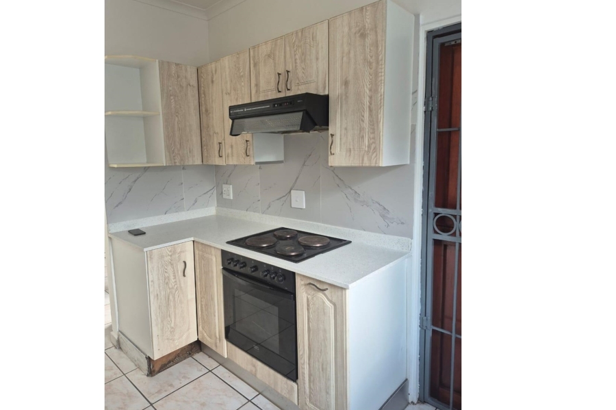 To Let 2 Bedroom Property for Rent in Noordwyk Gauteng