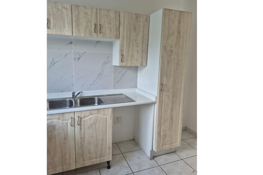 To Let 2 Bedroom Property for Rent in Noordwyk Gauteng