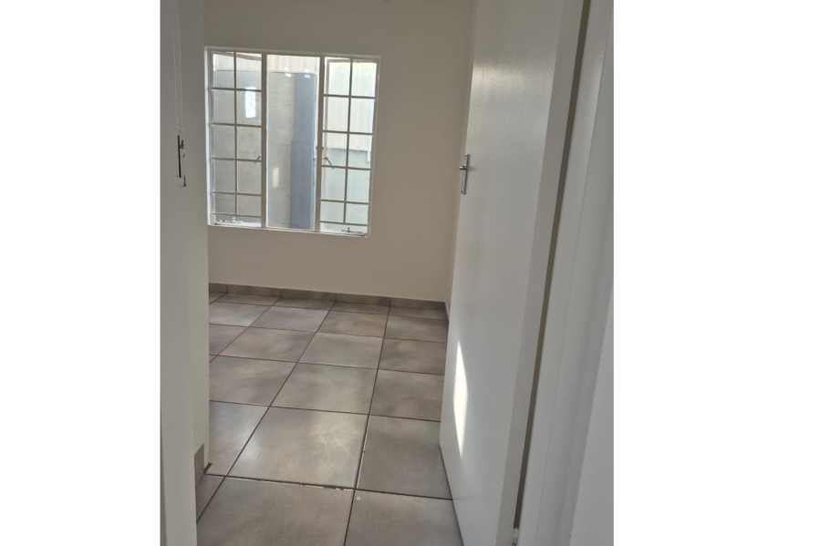 To Let 2 Bedroom Property for Rent in Noordwyk Gauteng