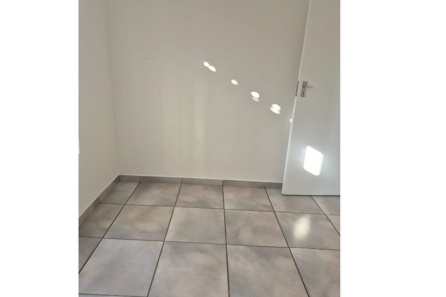 To Let 2 Bedroom Property for Rent in Noordwyk Gauteng