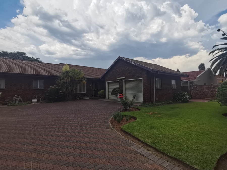 4 Bedroom Property for Sale in Vanderbijlpark Sw 2 Gauteng