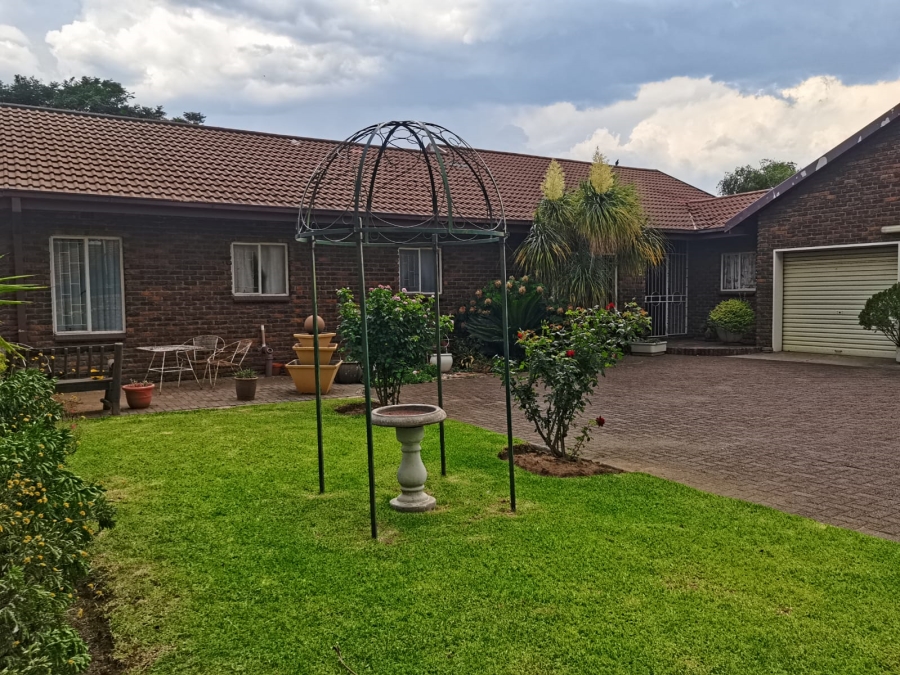 4 Bedroom Property for Sale in Vanderbijlpark Sw 2 Gauteng