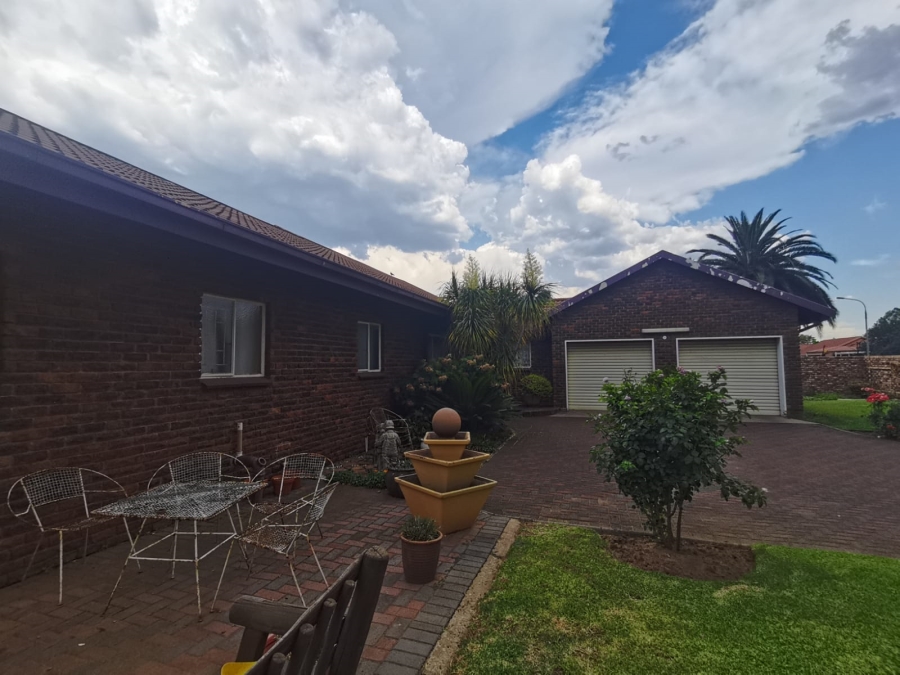 4 Bedroom Property for Sale in Vanderbijlpark Sw 2 Gauteng