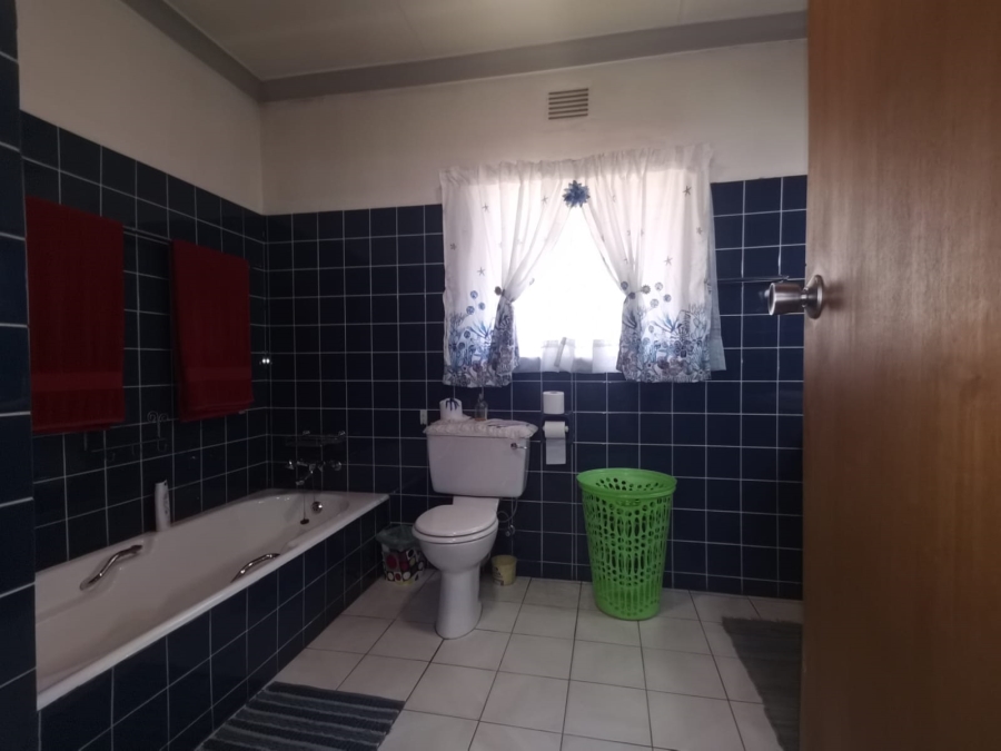 4 Bedroom Property for Sale in Vanderbijlpark Sw 2 Gauteng