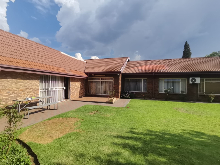 4 Bedroom Property for Sale in Vanderbijlpark Sw 2 Gauteng