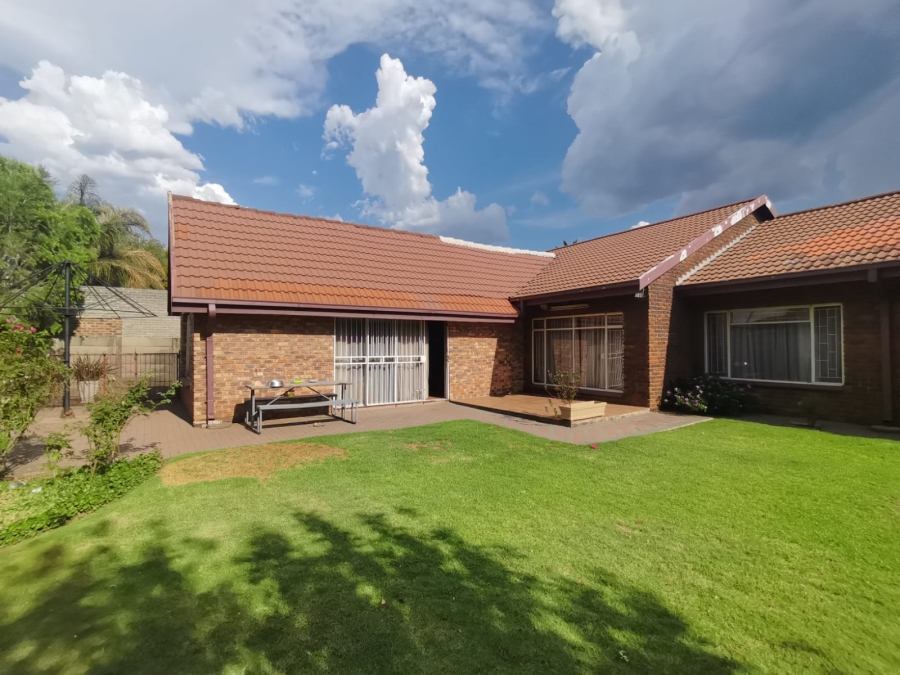 4 Bedroom Property for Sale in Vanderbijlpark Sw 2 Gauteng