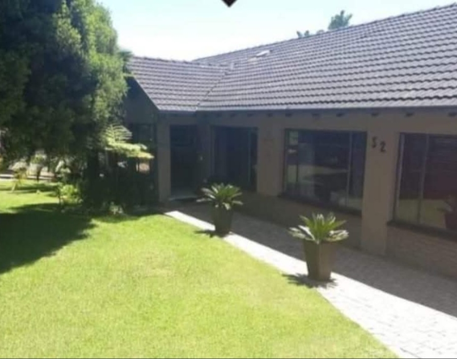 5 Bedroom Property for Sale in Rant En Dal Gauteng