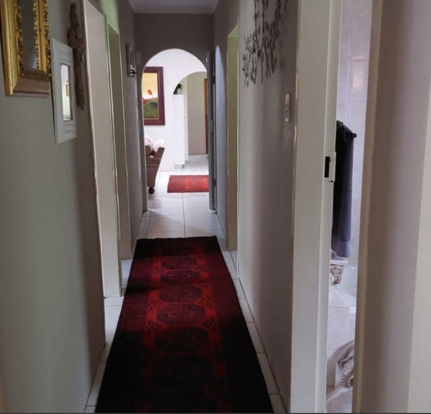 5 Bedroom Property for Sale in Rant En Dal Gauteng