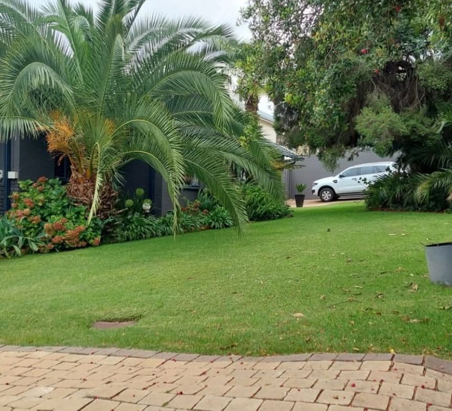 5 Bedroom Property for Sale in Rant En Dal Gauteng