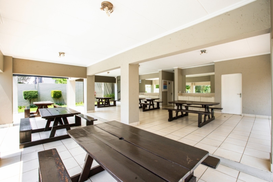 To Let 1 Bedroom Property for Rent in Lonehill Gauteng