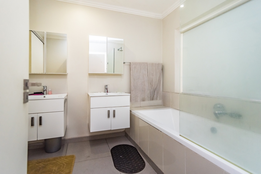 1 Bedroom Property for Sale in Morningside Gauteng
