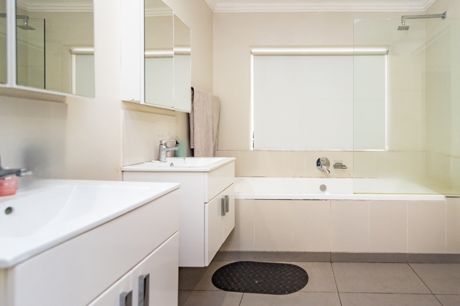 1 Bedroom Property for Sale in Morningside Gauteng