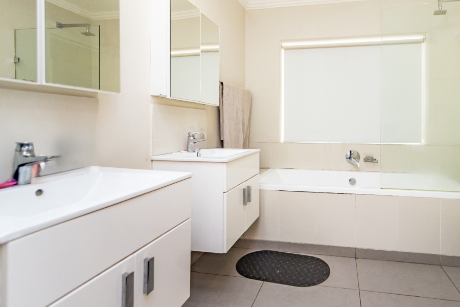 1 Bedroom Property for Sale in Morningside Gauteng