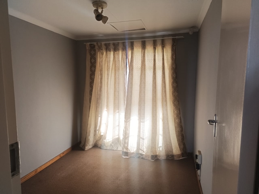 3 Bedroom Property for Sale in Hectorton Gauteng