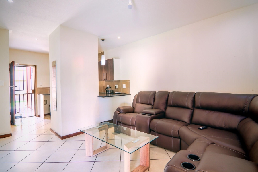 2 Bedroom Property for Sale in Monavoni Gauteng