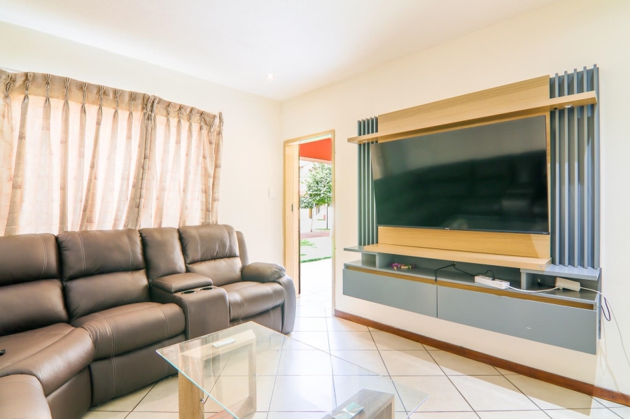 2 Bedroom Property for Sale in Monavoni Gauteng