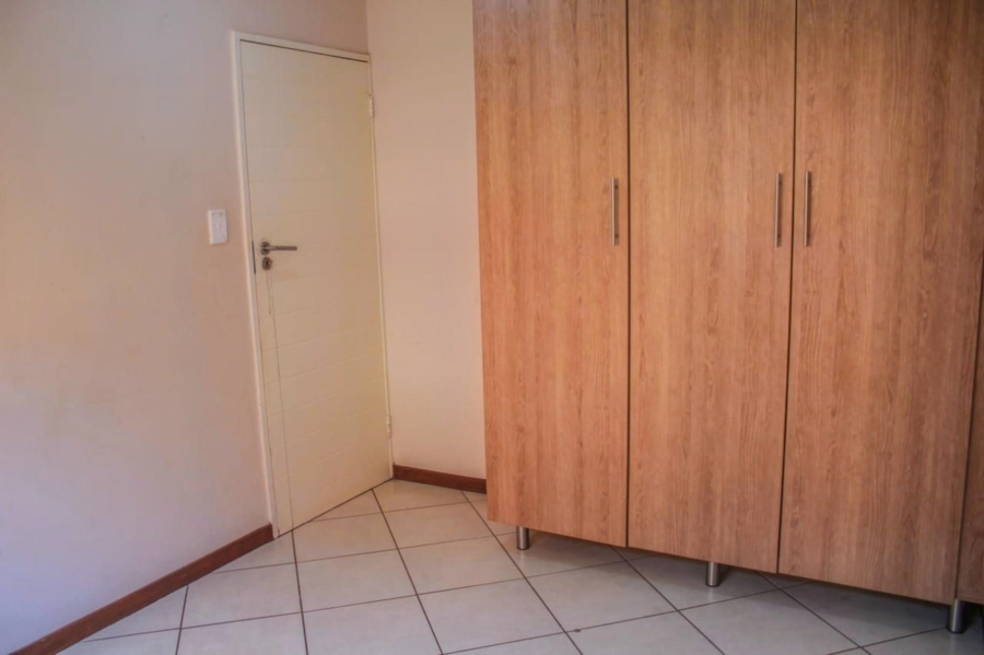 2 Bedroom Property for Sale in Monavoni Gauteng