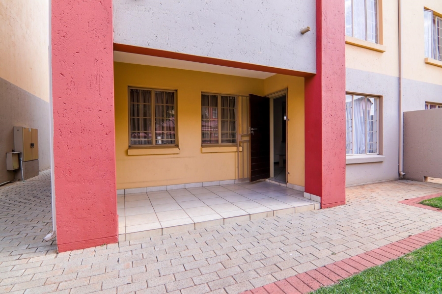 2 Bedroom Property for Sale in Monavoni Gauteng