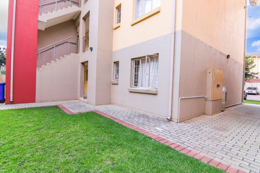 2 Bedroom Property for Sale in Monavoni Gauteng