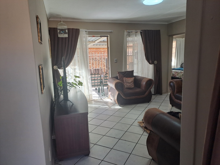 3 Bedroom Property for Sale in Elardus Park Gauteng