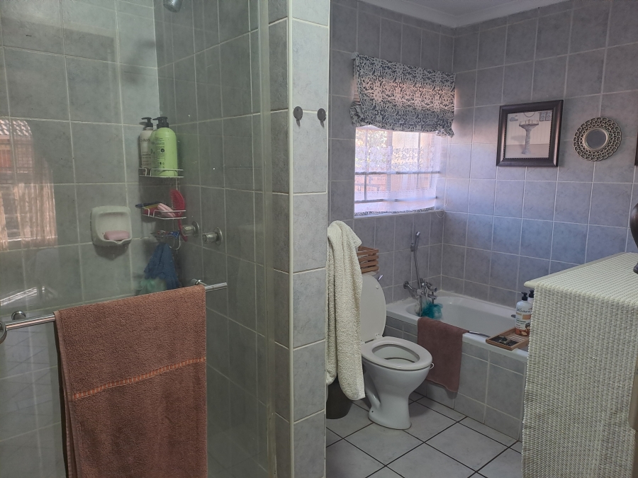 3 Bedroom Property for Sale in Elardus Park Gauteng