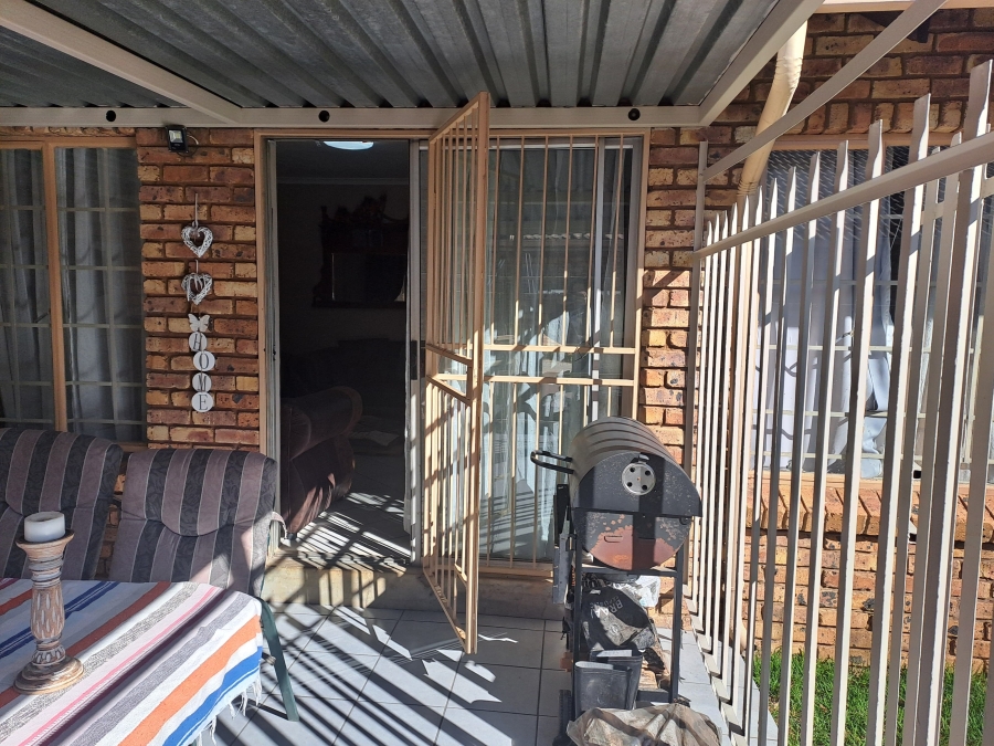 3 Bedroom Property for Sale in Elardus Park Gauteng