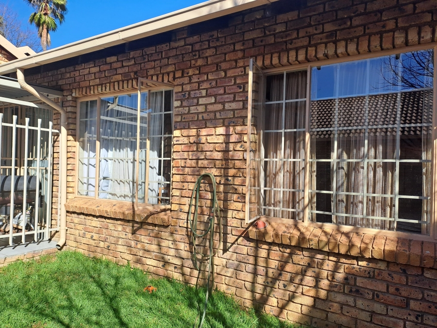 3 Bedroom Property for Sale in Elardus Park Gauteng