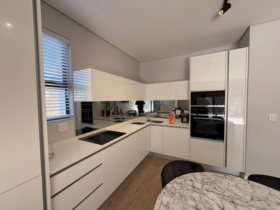 To Let 2 Bedroom Property for Rent in Rosebank Gauteng