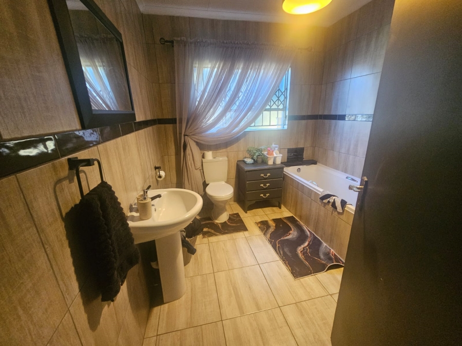 3 Bedroom Property for Sale in Eike Park Gauteng