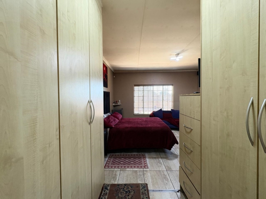 5 Bedroom Property for Sale in Brakpan Central Gauteng