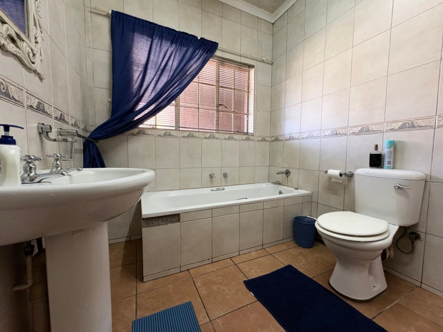 5 Bedroom Property for Sale in Brakpan Central Gauteng
