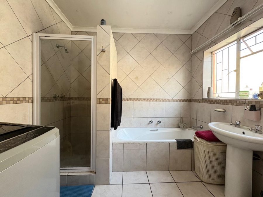 5 Bedroom Property for Sale in Brakpan Central Gauteng