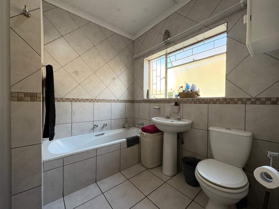 5 Bedroom Property for Sale in Brakpan Central Gauteng