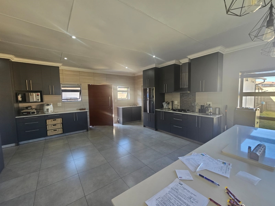 4 Bedroom Property for Sale in Greenhills Gauteng