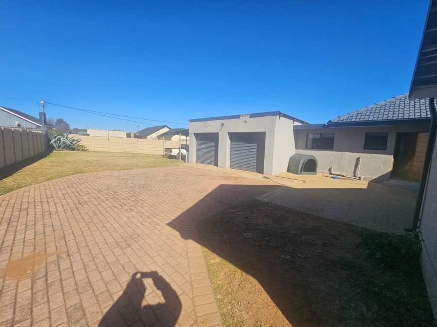 4 Bedroom Property for Sale in Greenhills Gauteng