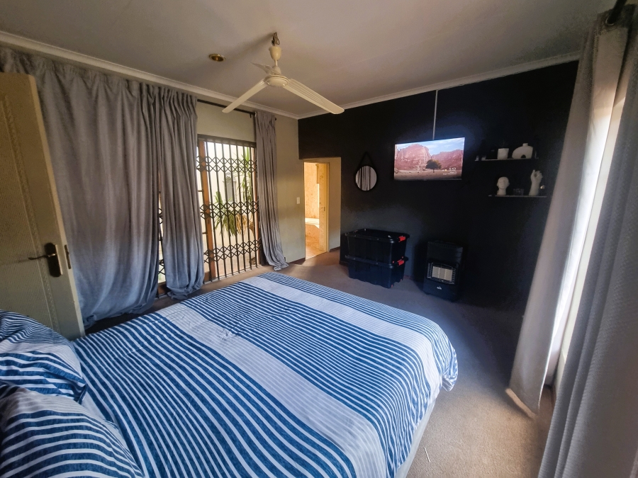 To Let 3 Bedroom Property for Rent in Little Falls Gauteng