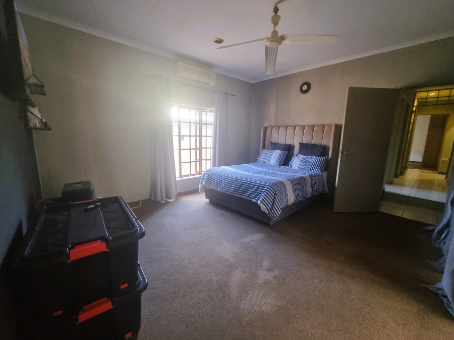 To Let 3 Bedroom Property for Rent in Little Falls Gauteng