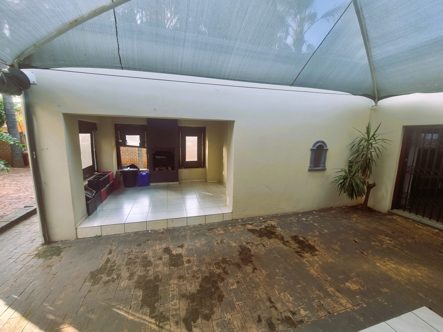 To Let 3 Bedroom Property for Rent in Little Falls Gauteng
