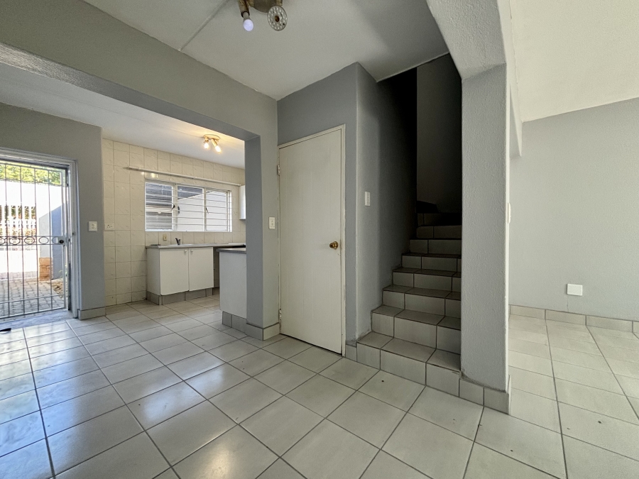 To Let 2 Bedroom Property for Rent in Radiokop Gauteng